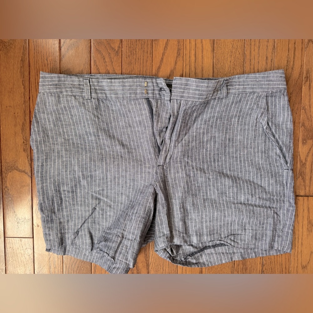 Banana Republic Linen Blend Shorts.  Chambray/white Stripe.  Size 8.